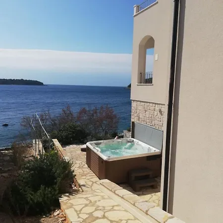Beachfront House With Hot Tubcove Tri Luke, Korcula - 22092 *